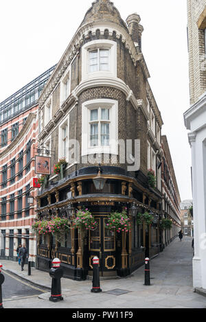 Esterno del cockpit public house, St. Andrew's Hill, città di Londra, Regno Unito Foto Stock