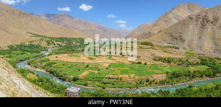 Panjshir valley in Afghanistan orientale, la bellissima natura in Afghanistan paesaggi con vecchi carri armati sovietici Foto Stock