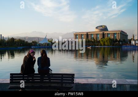 (181011) -- DUSHANBE, 11 ott. 2018 (Xinhua) -- foto scattata su 11 ott. 2018 mostra il Museo Nazionale a Dushanbe, Tagikistan. (Xinhua/Wu Zhuang) (HY) Foto Stock