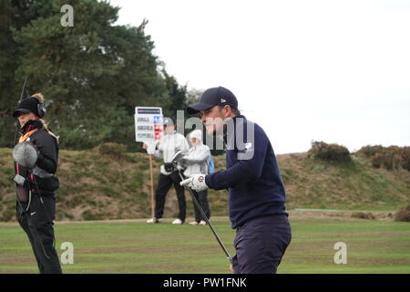 Walton Heath Golf Club, 12 ottobre, 2018. Eddie Pepperell (Ita) segue il suo buon lavoro al giorno}, con un wayward shot} sul terzo foro sulla seconda giornata al SkySports British Masters golf championship ospitato da Justin Rose Credito: Motofoto/Alamy Live News Foto Stock