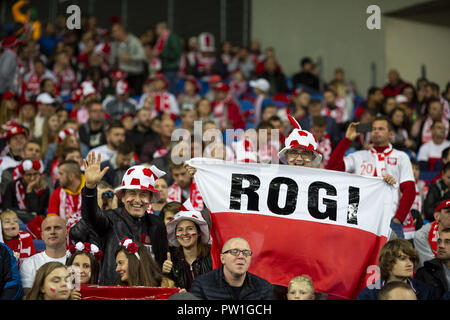 Katowice in Polonia. Undicesimo oct, 2018. Polacco per gli appassionati di calcio prima della partita tra la Polonia e il Portogallo per la UEFA lega delle nazioni, a Slaski Stadium, in ChorzÃ³w, Polonia.Punteggio finale: Polonia 2-3 Portogallo Credito: Diogo Baptista/SOPA Immagini/ZUMA filo/Alamy Live News Foto Stock