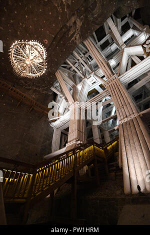 Travi di legno di supporto della struttura di miniera di sale di Wieliczka, Cracovia Polonia Foto Stock