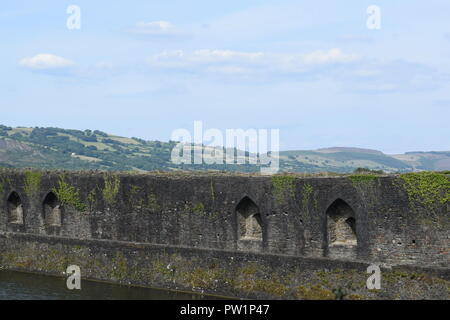 New Scenic 5 posti su look dal medievale Castello Caephilly Foto Stock