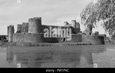 Medievale Castello Caephilly Foto Stock