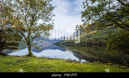 Guardando fuori per Haystacks e Fleetwith Pike Foto Stock