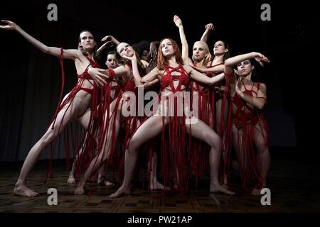 Pellicola originale titolo: SUSPIRIA. Titolo inglese: SUSPIRIA. Anno: 2018. Direttore: LUCA GUADAGNINO. Stelle: DAKOTA JOHNSON; MIA GOTH. Credito: FRENESY COMPANY / Album Foto Stock