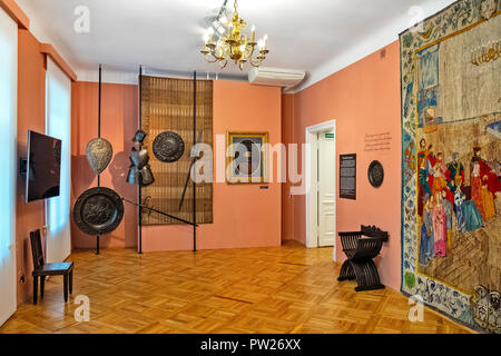 Czarnolas, Mazovia / Polonia - 2018/09/01: interno del centro storico di Manor House di Czarnolas che ospita il museo di Jan Kochanowski - iconica renaissa polacco Foto Stock