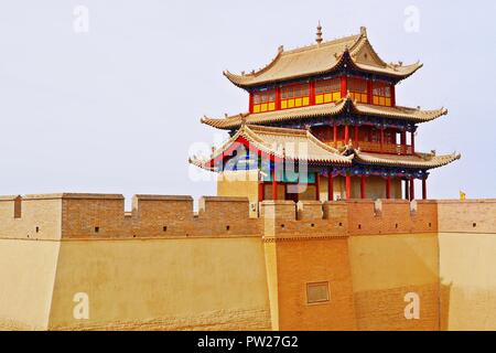 Un forte sulla Jiayuguan Pass, Jiayuguan Città, Provincia di Gansu, Cina. Foto Stock