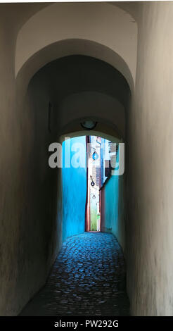 Stringa o di strada Strada Sforii è la strada più stretta nella città di Brasov, Romania Foto Stock