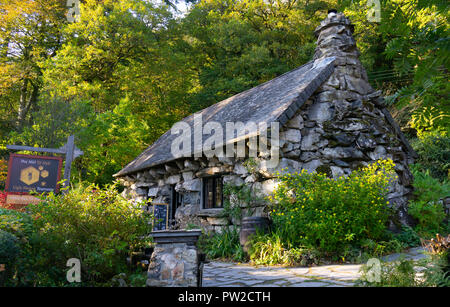 Ty Hyll (il brutto casa), sale da tè, Capel Curig, Conwy. Immagine presa in ottobre 2018. Foto Stock