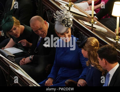 Autunno Phillips, Mike Tindall, Zara Tindall e la signora Louise Mountbatten-Windsor al matrimonio della Principessa Eugenie a Jack Brooksbank presso alla cappella di San Giorgio nel Castello di Windsor. Foto Stock