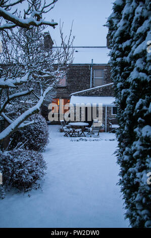 Giardino interno sotto la neve. Haydon, Somerset, Regno Unito Foto Stock