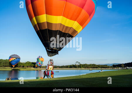 Chiang Rai, Tailandia - 30 Novembre 2017 : Farm Festival sulla collina 2017, l'evento nel Parco Singha Chiang Rai. Il palloncino mostra e la concorrenza. Foto Stock