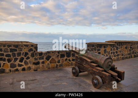 Il cannone a Fort Bateria de Santa Barbara, Puerto de la Cruz, Tenerife, Isole Canarie, Spagna Foto Stock