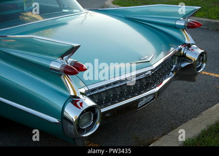 Vista posteriore di un americano auto d'epoca, Cadillac de Ville 1959, Canada Foto Stock