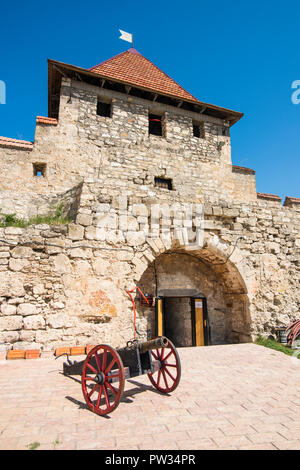 Il vecchio cannone prima della fortezza di centinatura, Bender, Repubblica della Transnistria, Moldavia Foto Stock