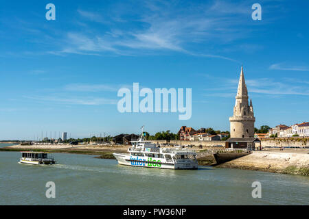 La torre della catena (Tour de la Chaine) all'ingresso del porto antico di La Rochelle Charente Maritime, Francia Foto Stock