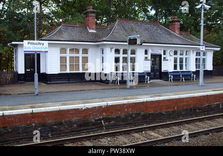 La stazione ferroviaria che serve la cittadina Scozzese di Pitlochry in Scozia. Foto Stock