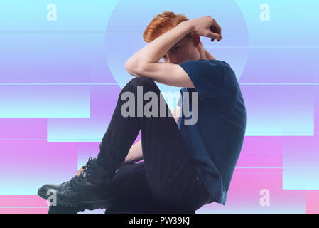 Brutale arrabbiato guy sentimenti nascosti Foto Stock