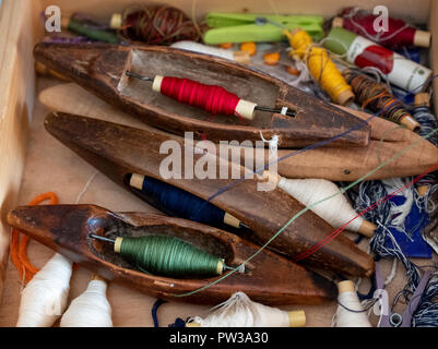 Tessitura di volani in un museo di artigianato al villaggio Fyti, Cipro. Foto Stock