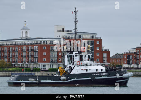 Serco Marine Services tug operanti nel porto di Portsmouth Foto Stock