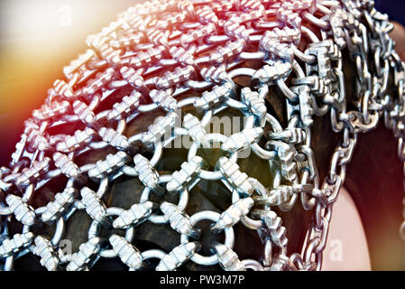 Afferrare le catene sulle ruote closeup Foto Stock