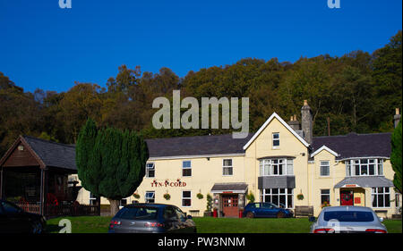 Tyn Y Coed Hotel sulla A5 in Capel Curig, a Conwy, vicino a Betws-y-coed. Immagine presa in ottobre 2018. Foto Stock