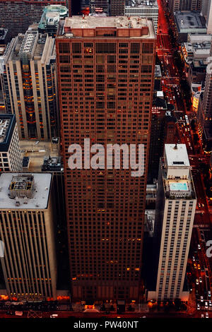 Immagine aerea di downtown Chicago prima del tramonto che si affaccia grattacieli Foto Stock