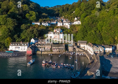 Antenna vista in elevazione su Clovelly sulla North Devon Coast, Devon, Regno Unito Foto Stock