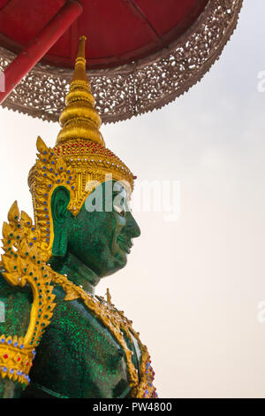 Il Buddha di smeraldo statua in Thaton Wat Chedi tempio o Pagoda di cristallo, Chiang Mai provincia, nel nord della Thailandia Foto Stock