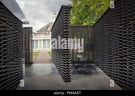 L'interno della serpentina Pavilion 2018, Kensington Gardens, Londra. Foto Stock