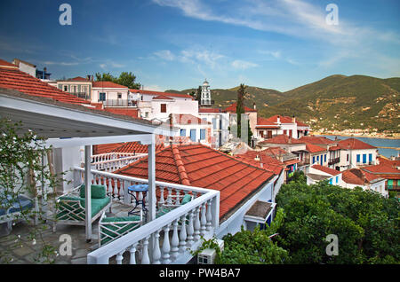 Il pittoresco "angolo" della città di Skopelos, Skopelos island, Sporadi settentrionali, Magnessia, Tessaglia, Grecia. Foto Stock