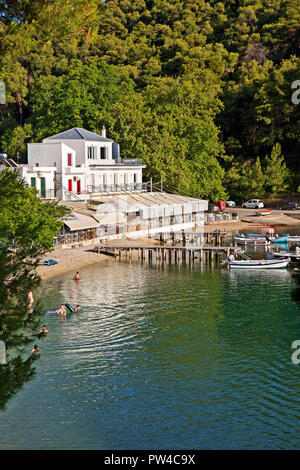 Agnontas villaggio sulla costa ovest di Skopelos island, Sporadi settentrionali, Magnessia, Tessaglia, Grecia. Foto Stock