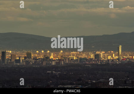 Vista generale della Skyline di Manchester che mostra la costruzione di CIS, l'Andale Centre, Manchester Town Hall, Beetham Tower Foto Stock