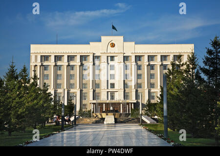 Akimat - City Hall a piazza Indipendenza a Karaganda. Il Kazakistan Foto Stock