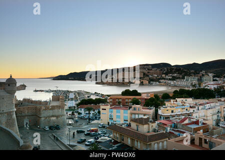 Vista aerea della penisola la città con il porto e marina , Costa del Azahar, provincia di Castellon. Vista dal castello di Papa Luna. Foto Stock