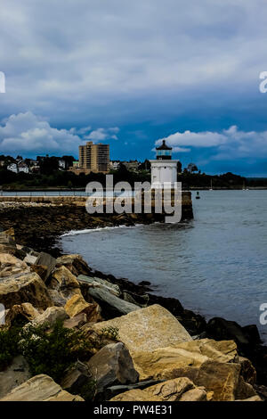 Un urbano faro sull Oceano Atlantico a Portland, Maine Foto Stock