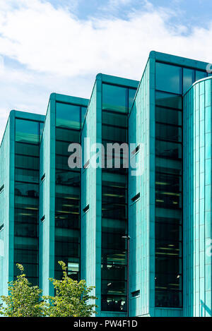 Sheffield, Regno Unito - 29 AGO 2018: Informazioni Commons Edificio Esterno facciata architettonica, di una libreria e di un edificio informatica presso l'Università di Sheffield Foto Stock