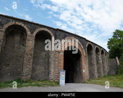 L'Anfiteatro di Pompei, distrutto dal vulcanico erruption del Vesuvio nel 79AD. Pompei, Campania, Italia. Foto Stock