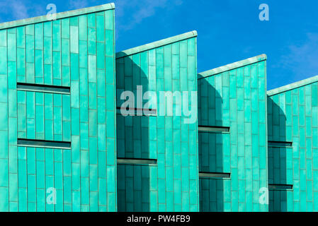 Sheffield, Regno Unito - 29 AGO 2018: Informazioni Commons Edificio Esterno facciata architettonica, di una libreria e di un edificio informatica presso l'Università di Sheffield Foto Stock