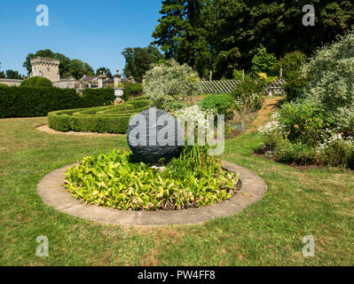 Lo spazio bianco giardino, Easton walled gardens, Easton, Grantham, Lincolnshire, Inghilterra, Regno Unito. Foto Stock