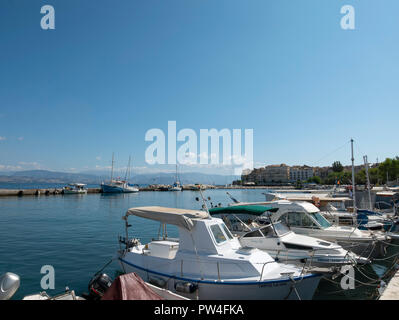 Il porto e la città di Corfù, Corfu, Isole Ionie, Grecia. Foto Stock