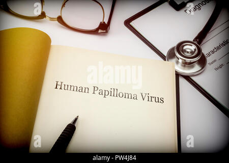 Il virus del papilloma umano, Libro insieme a forma di diagnosi, immagine concettuale Foto Stock