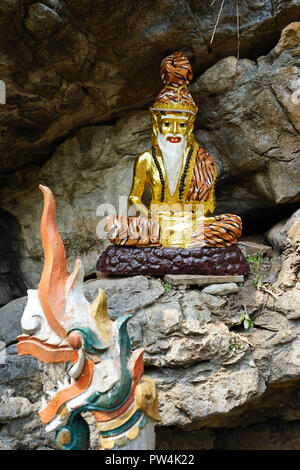 Statua, Wat Chom Si auf Monte Phousi a Luang Prabang, Laos, Asien Foto Stock