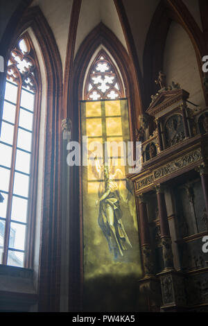Angelo in una finestra della chiesa, Wroclaw, Polonia Foto Stock