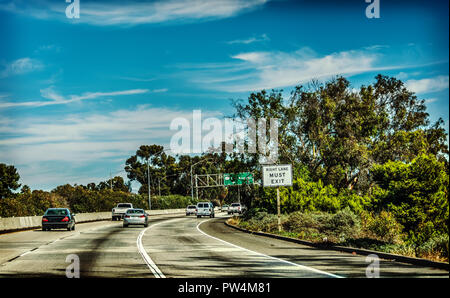 Il traffico su 101 Freeway Southbound. In California, Stati Uniti d'America Foto Stock