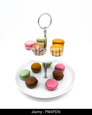 Macarons su tier i vassoi, etagere, tiered macarons Foto Stock