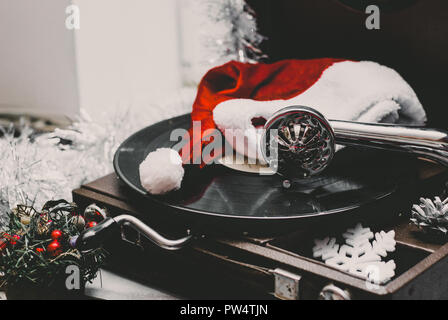 Immagine del Natale. Grammofono riproduzione di un record. Foto Stock