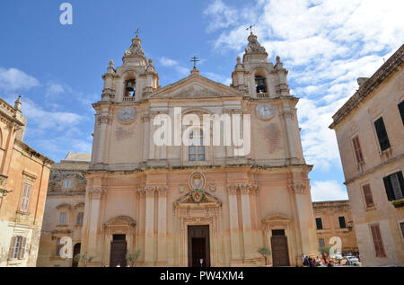 La Cattedrale di St Paul e nella città fortificata di Mdina a Malta Foto Stock