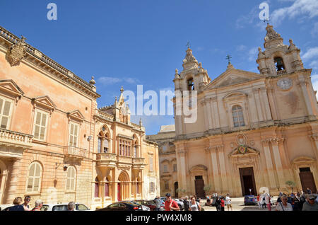 La Cattedrale di St Paul e nella città fortificata di Mdina a Malta Foto Stock